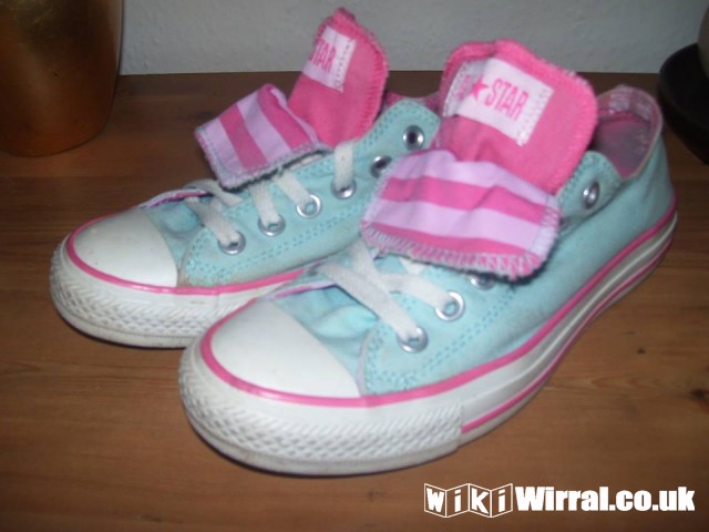 Attached picture Womens size 5 real all star chuck taylor converse,good condition £15.jpg